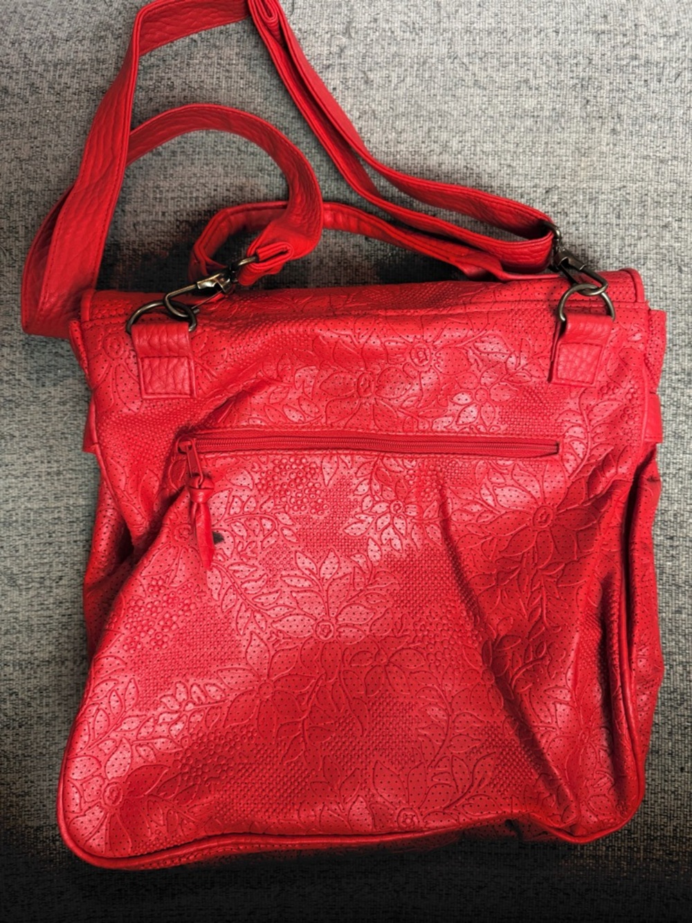 Vintage Mark Lifey Red Embossed Poly Floral Messenger Satchel Crossbody - Picture 5 of 9